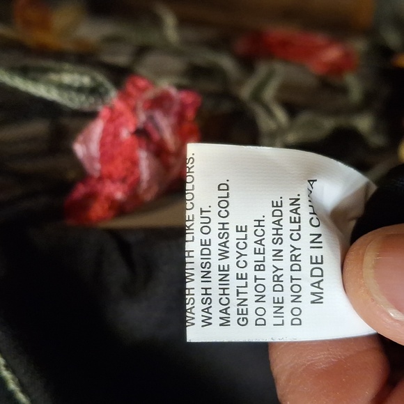 TikTok Shop Long Sleeve Embroidery Top NWOB - Picture 6 of 6